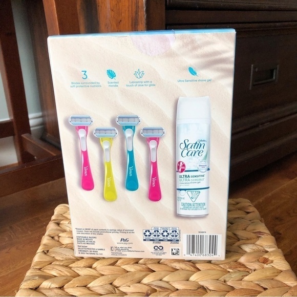 Gillette Venus Tropical Disposables shaving kit - Picture 2 of 2